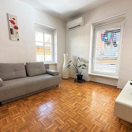 Charming Starry Night Apartment Liubliana Exterior foto