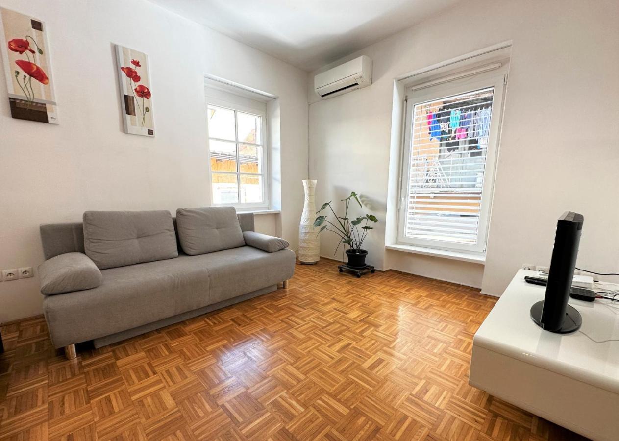 Charming Starry Night Apartment Liubliana Exterior foto